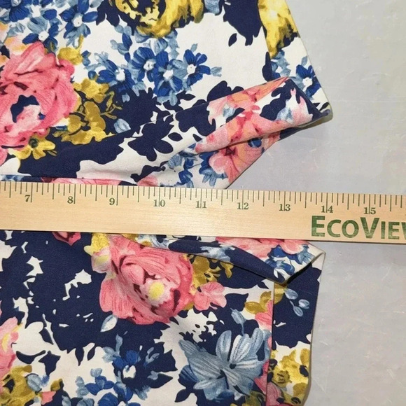 Isaac Mizrahi Flowered Shorts - Picture 9 of 9